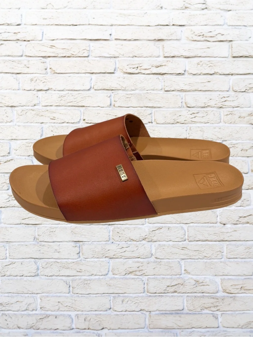 Womens reef slides size 8 Brown